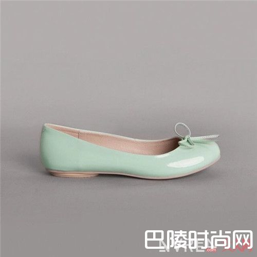 平底鞋介绍_这是女生衣橱必备单品 成为女神的必需品你有几件