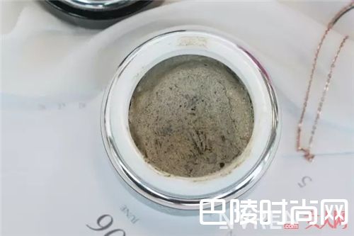 Glamglow 黑罐发光面膜_6款现在很红的涂抹式面膜 你最中意哪个？
