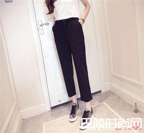 哈伦裤介绍_裤子不好搭配?那是因为你没有选正确的基础款