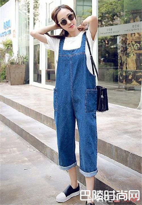 背带裤介绍_裤子不好搭配？那是因为你没有选正确的基础款