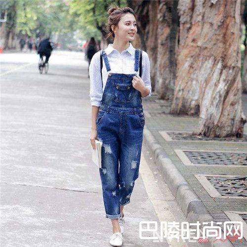 背带裤介绍_裤子不好搭配？那是因为你没有选正确的基础款