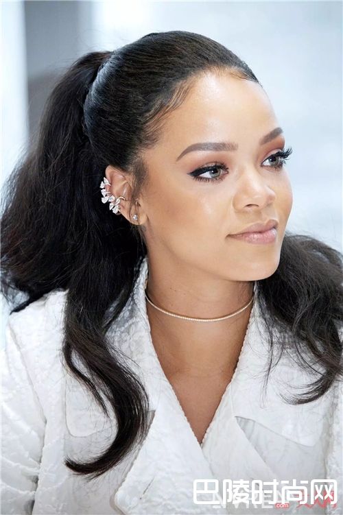 夸张耳夹怎么戴_时髦又瘦脸 今年最火的3款耳环正在向你招手