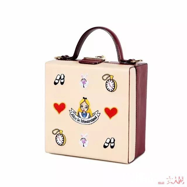 High cheeks_小包大行其道，今年春夏还能买这些千元小众包！