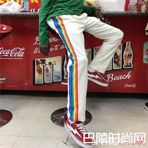 Tory Burch x Ruffle Sneaker鞋子简介_奢侈大牌与街头潮牌流行联名时髦又新奇!你最看好哪一对?