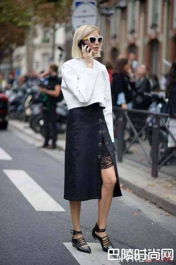 开叉裙+黑色平底鞋_入一款万能鞋，你的所有美美春装都和它绝配！