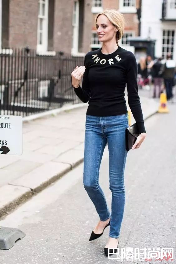 九分牛仔裤+黑色平底鞋_入一款万能鞋，你的所有美美春装都和它绝配！