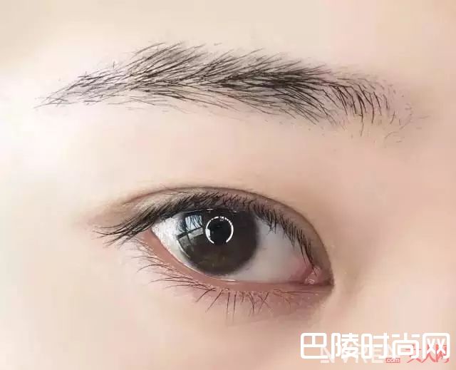 眉毛不对称怎么办_如何让五官看起来更精致？原来秘诀在这里！