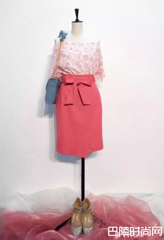 流行粉色_看这些模特明星，一秒Get今年岛国四大流行热点！