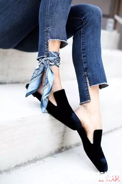 黑色平底鞋推荐_入一款万能鞋，你的所有美美春装都和它绝配！
