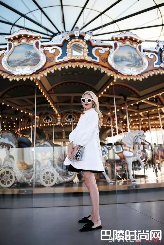 连衣裙+黑色平底鞋_入一款万能鞋，你的所有美美春装都和它绝配！