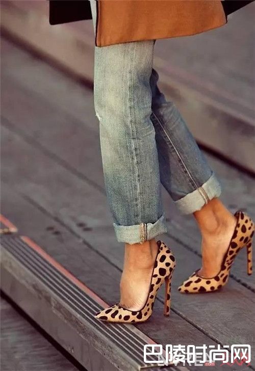 豹纹元素高跟鞋搭配什么好_女人一生必须拥有的四款高跟鞋 你都收集齐了吗？