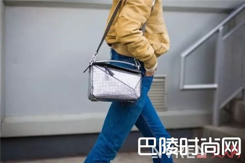 Puzzel包包介绍_不是LV、CHANEL 街拍出镜率最高的包竟是它