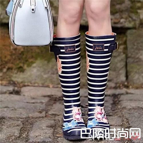 时髦雨靴品牌介绍_就算大雨让这座城市颠倒 我也要照样时髦