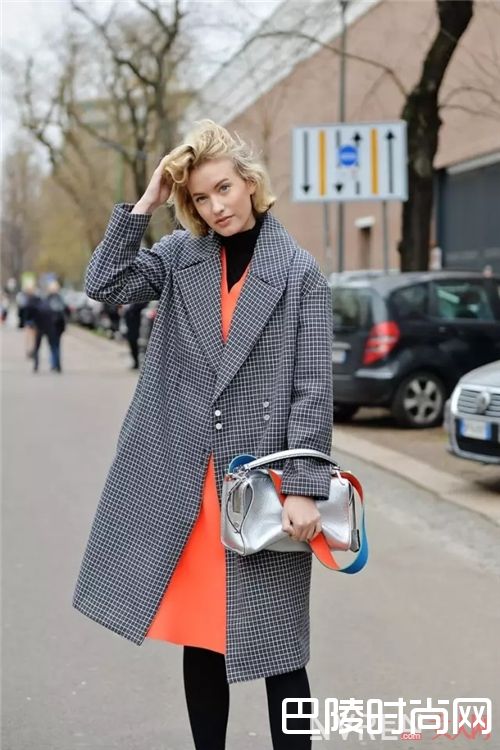 Puzzel包包介绍_不是LV、CHANEL 街拍出镜率最高的包竟是它