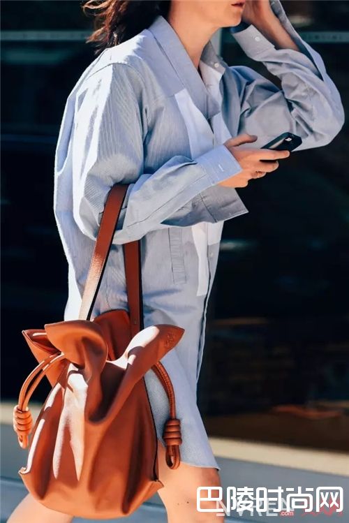 Loewe包包推荐_不是LV、CHANEL 街拍出镜率最高的包竟是它