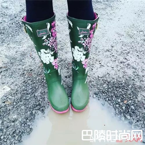 时髦雨靴品牌介绍_就算大雨让这座城市颠倒 我也要照样时髦