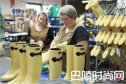 Aigle手工雨靴介绍_就算大雨让这座城市颠倒 我也要照样时髦