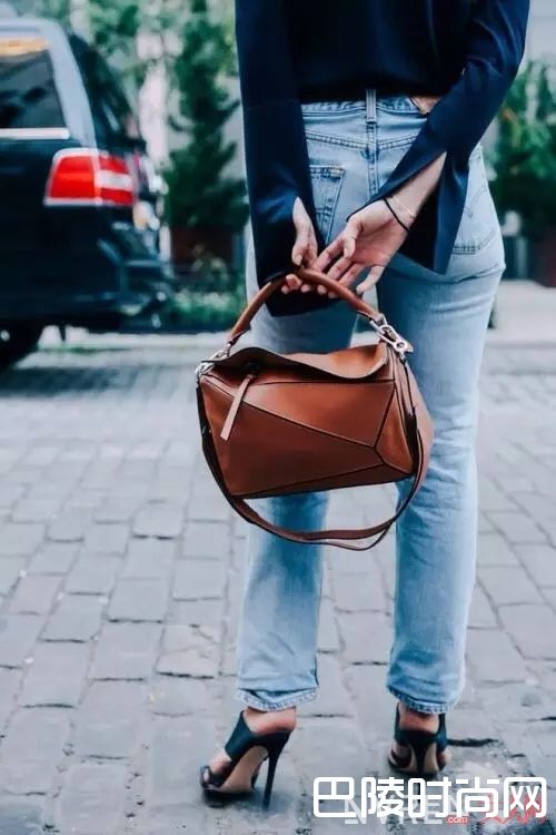 Puzzel包包介绍_不是LV、CHANEL 街拍出镜率最高的包竟是它