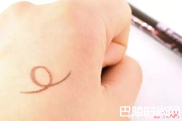 Kiss liquid sharp liner眼线液笔推荐_想要持久不脱妆的眼妆 你需要一只眼线液笔