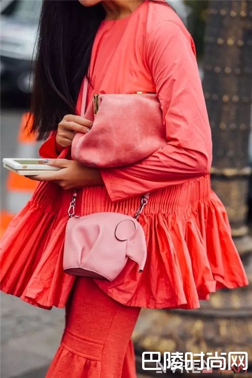 Loewe包包推荐_不是LV、CHANEL 街拍出镜率最高的包竟是它
