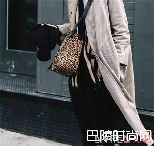 Hammock包包介绍_不是LV、CHANEL 街拍出镜率最高的包竟是它