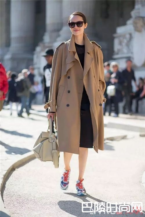 Puzzel包包介绍_不是LV、CHANEL 街拍出镜率最高的包竟是它