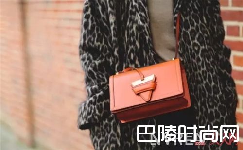Barcelona包包介绍_不是LV、CHANEL 街拍出镜率最高的包竟是它