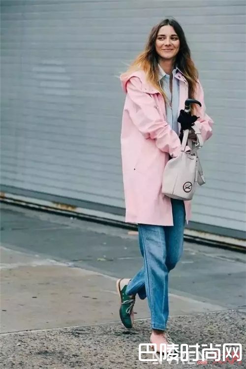 时髦雨衣品牌介绍_就算大雨让这座城市颠倒 我也要照样时髦