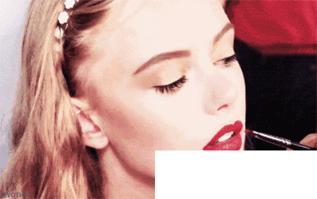 唇膏的选择与使用_想要撩拨春色 就从抹上一缕唇膏开始吧！