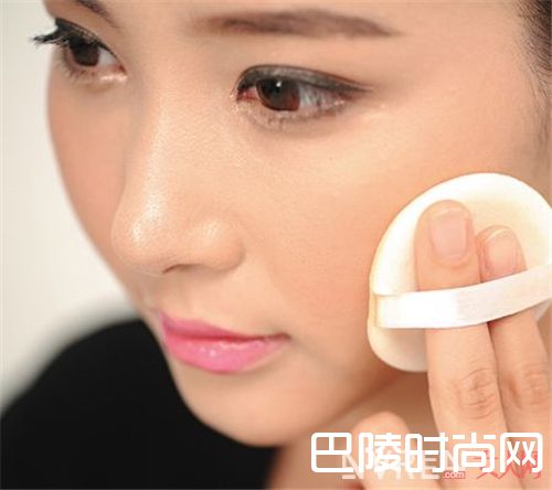 气垫BB的选择_底妆用气垫BB还是粉底液？适合自己最重要！