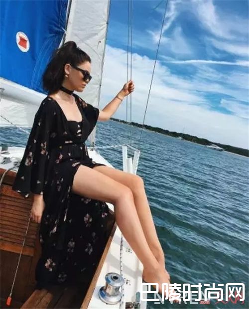 碎花长裙推荐_旅游必备 这些单品让你成为旅途中最美的风景