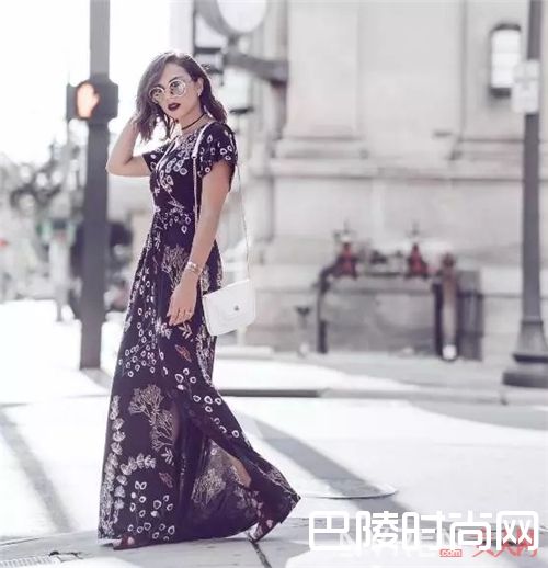 碎花长裙推荐_旅游必备 这些单品让你成为旅途中最美的风景