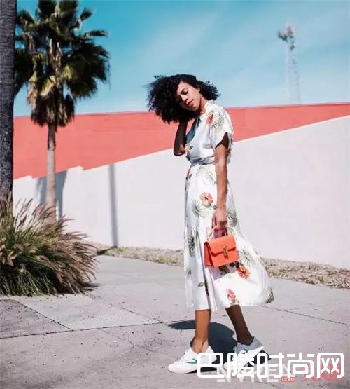 碎花长裙推荐_旅游必备 这些单品让你成为旅途中最美的风景