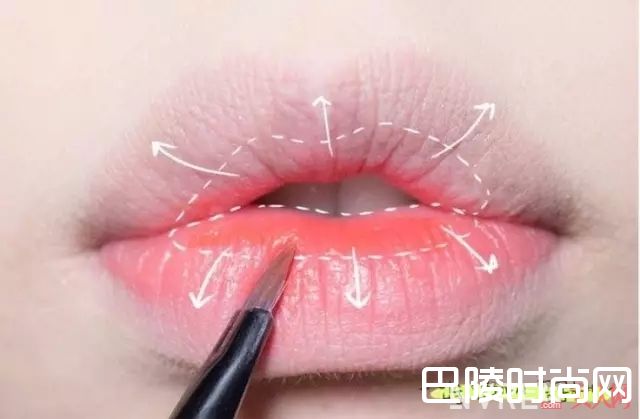 亮色唇妆画法_丢掉大地色告别沉闷，夏日的彩色妆容速Get！