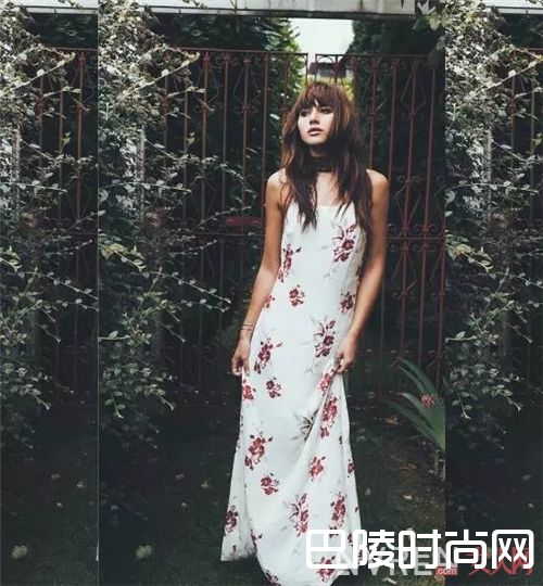 碎花长裙推荐_旅游必备 这些单品让你成为旅途中最美的风景
