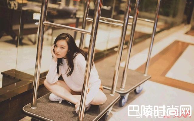 拍照显腿长的基础动作_拍照总是不上镜？这7个超级简单的动作帮你拍出女神照片！