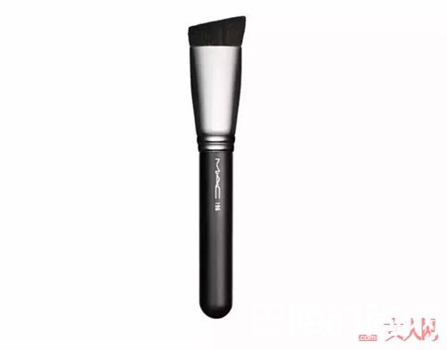 粉底液的工具选择_底妆用气垫BB还是粉底液？适合自己最重要！