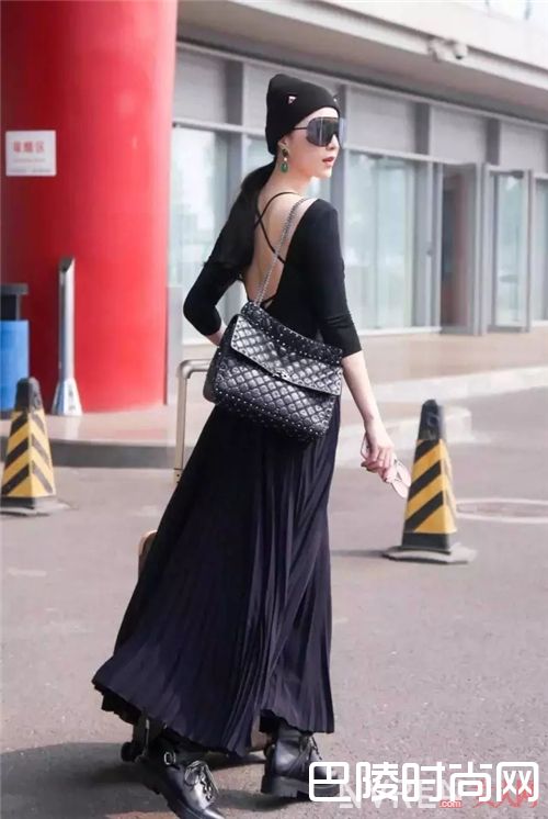 Valentino包包介绍_这8款潮人宠爱的It Bag 你准备入手了吗？