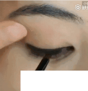 杨幂心机眼线画法_眼线决定风格 女明星亲自示范5种眼线让你每天大不同