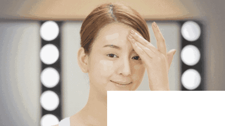 粉底液的工具选择_底妆用气垫BB还是粉底液?适合自己最重要!