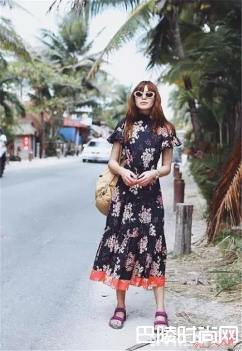 碎花长裙推荐_旅游必备 这些单品让你成为旅途中最美的风景