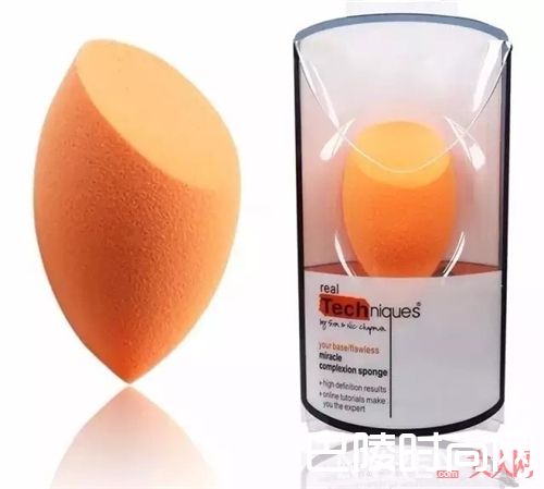 粉底液的工具选择_底妆用气垫BB还是粉底液？适合自己最重要！