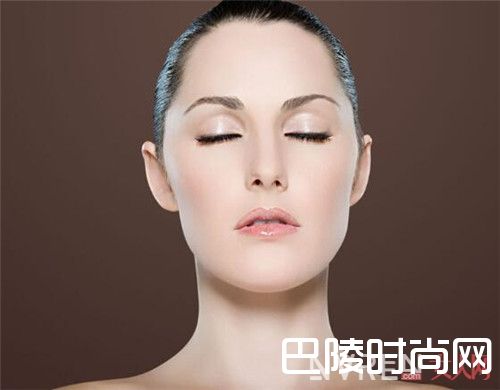 颈部皱纹产生的原因是什么_颈部保养好才是王道！教你这4招让拥有完美颈部