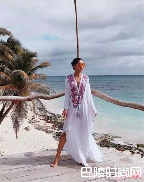 碎花长裙推荐_旅游必备 这些单品让你成为旅途中最美的风景