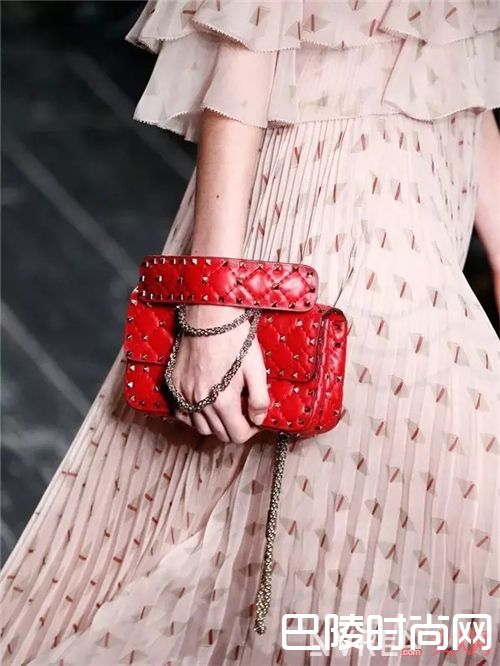 Valentino包包介绍_这8款潮人宠爱的It Bag 你准备入手了吗？