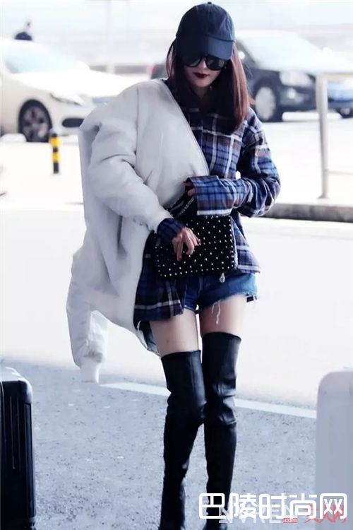 Valentino包包介绍_这8款潮人宠爱的It Bag 你准备入手了吗？