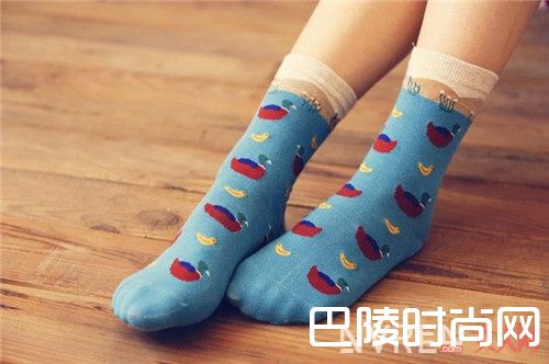 袜子如何正确清洗和收纳_如何精选一双好袜子？美要从足底开始