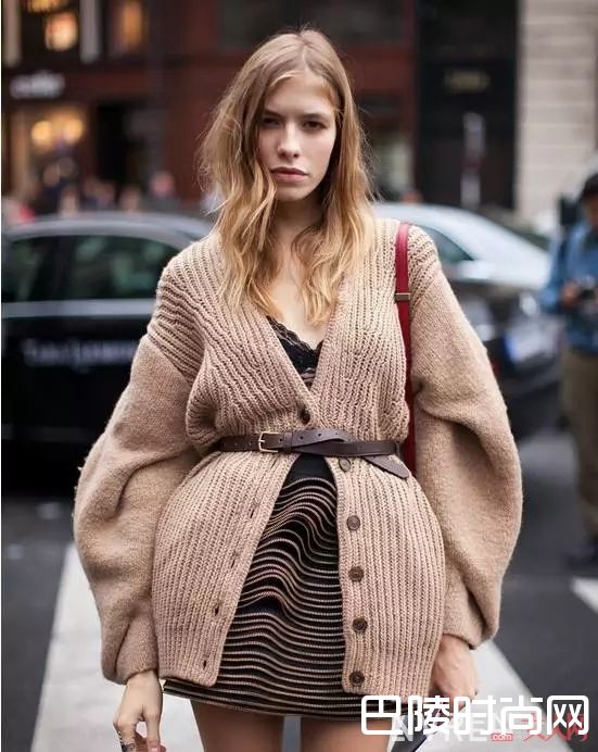 毛衣外面系腰带_学会这6招，身高155也能穿出大长腿