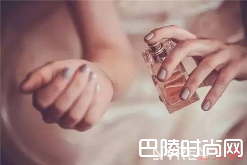 喷香水怎么使用正确方法_小众香水有哪些？10个高逼格小众香水品牌让你挥手告别“街香”!