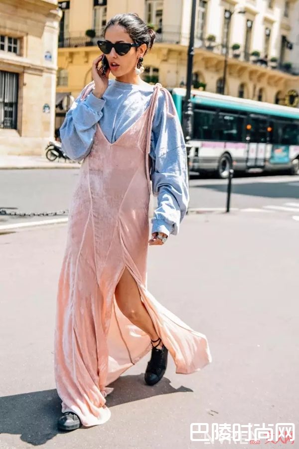 吊带裙外穿_没条吊带裙怎么过夏天，slip dress在各种场合都百搭